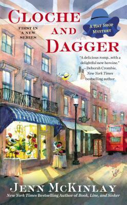 Cloche and Dagger (A Hat Shop Mystery, Band 1)