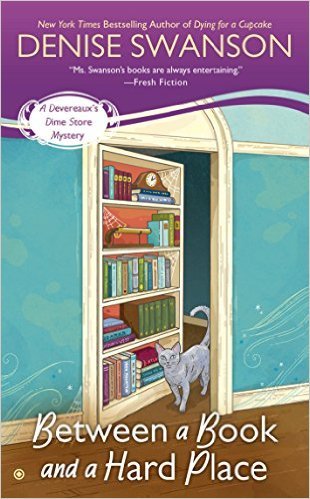 Between a Book and a Hard Place (Devereaux's Dime Store Mystery, Band 5)