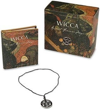 Wicca: Ancient Feminine Magic: Ancient Feminine Magic, with Pentacle (The Little Wisdom Series)