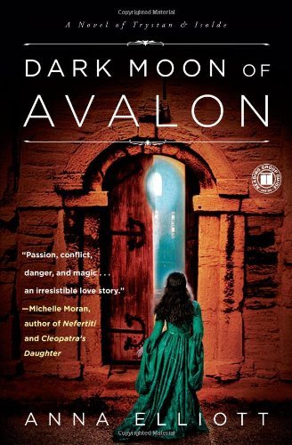 Dark Moon of Avalon: A Novel of Trystan & Isolde (Twilight of Avalon Trilogy, Band 2)