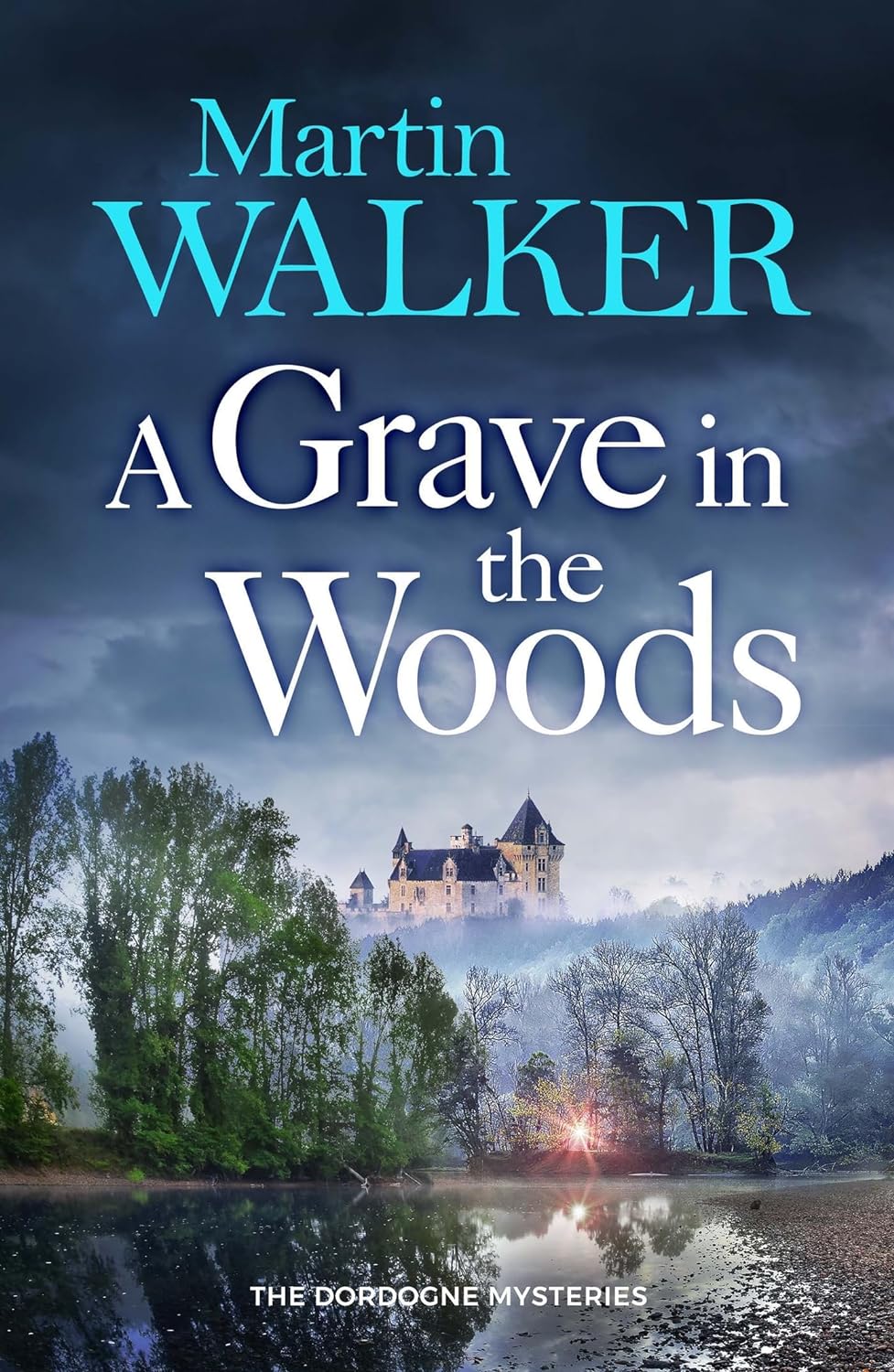 A Grave in the Woods (The Dordogne Mysteries)