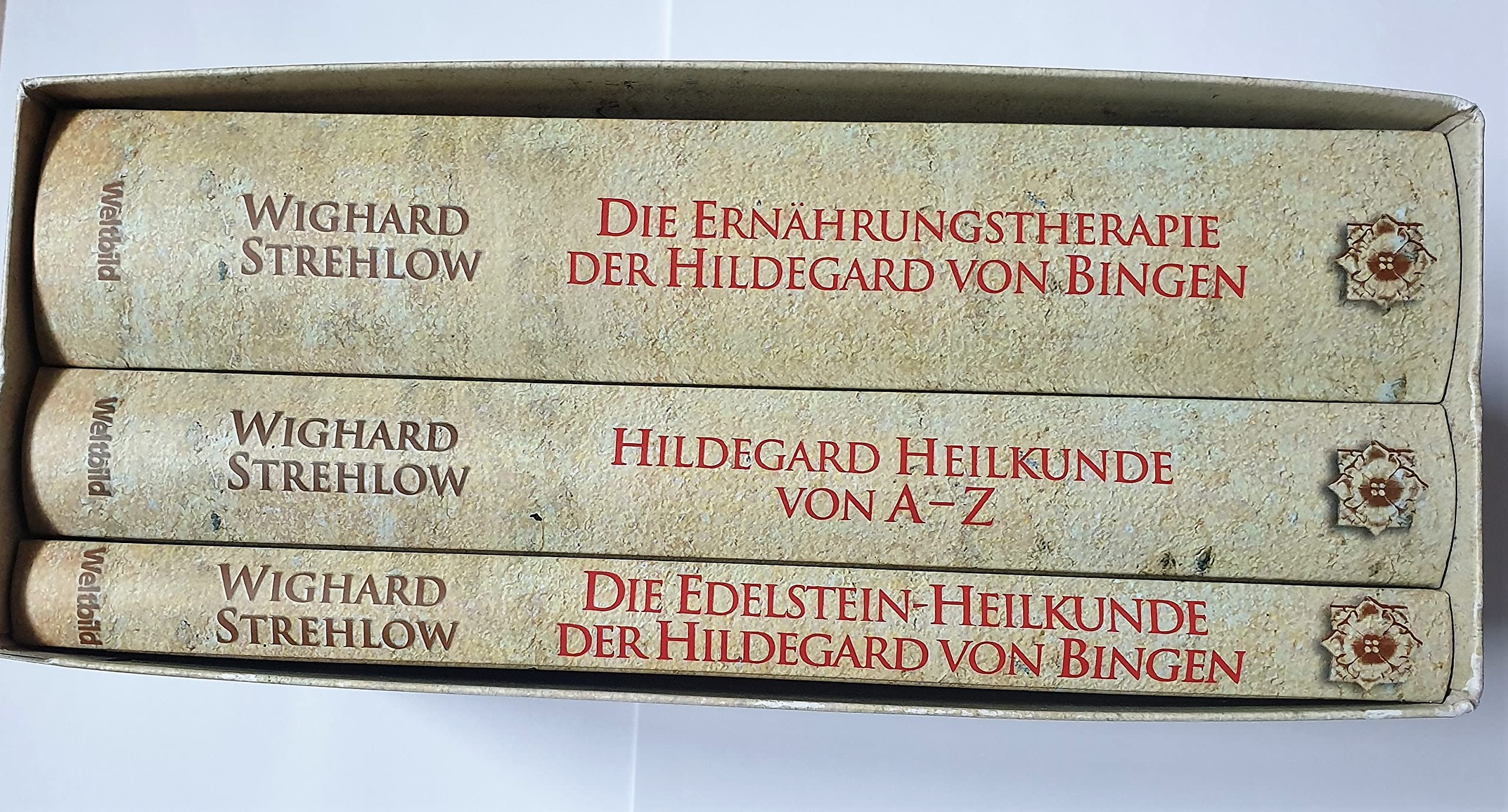 Die große Heilkunde der Hildegard von Bingen - Gesundheit, Ernährung, Edelsteinkunde: Hildegard-Heilkunde von A - Z / Die Ernährungstherapie der Hildegard von Bingen / Die Edelstein-Heilkunde der Hildegard von Bingen (3 Bände)