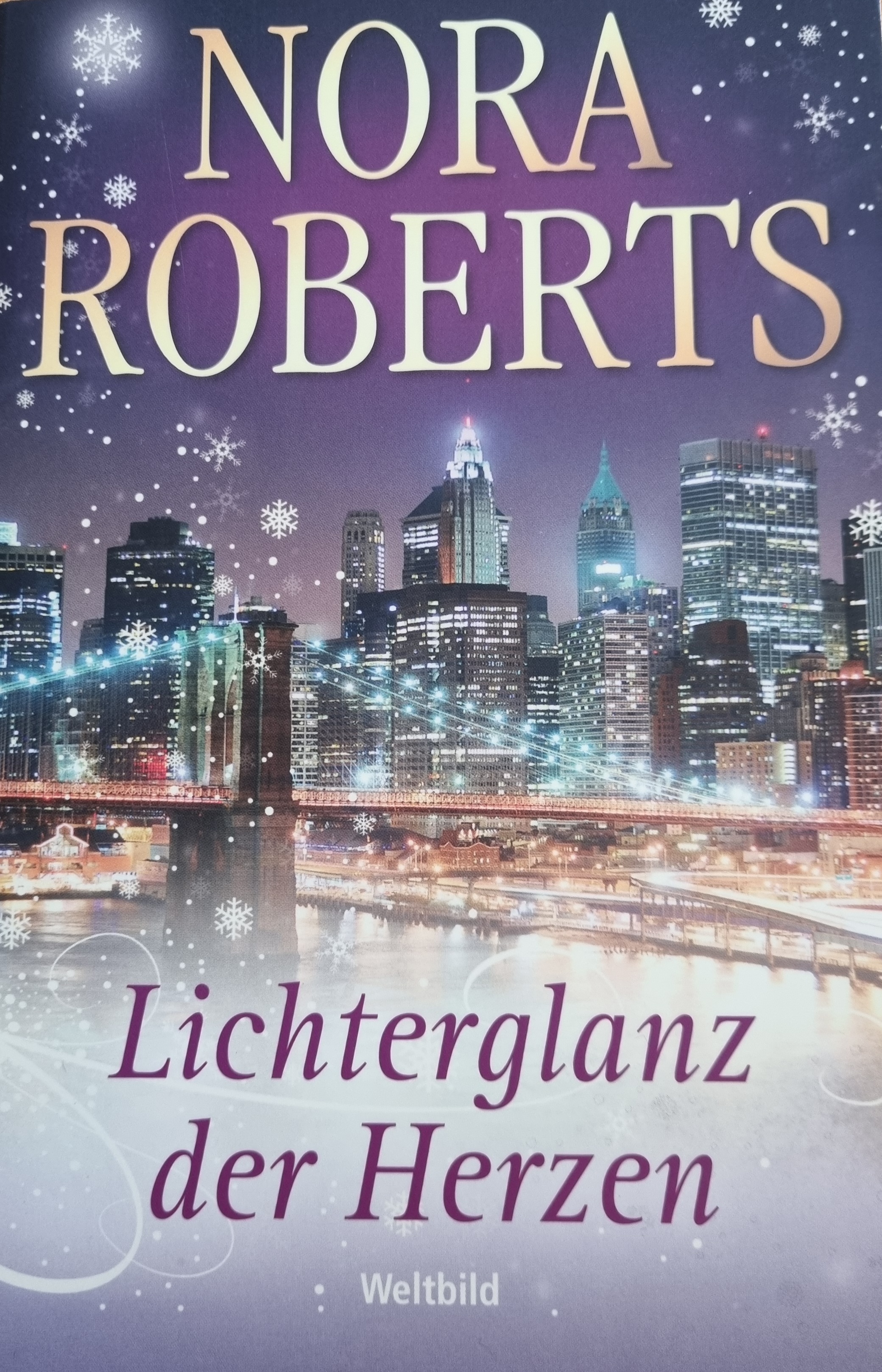 Lichterglanz der Herzen - Drei Liebesromane in einem Band: In dein Lächeln verliebt / Das geheime Amulett / Tanz der Liebenden