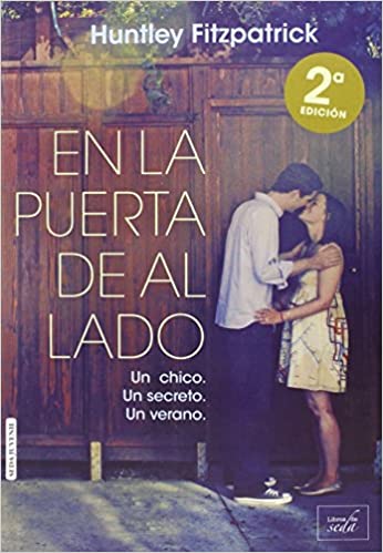 En La Puerta de Al Lado: Un chico, un secreto, un verano/ A Boy, A Secret, A Summer
