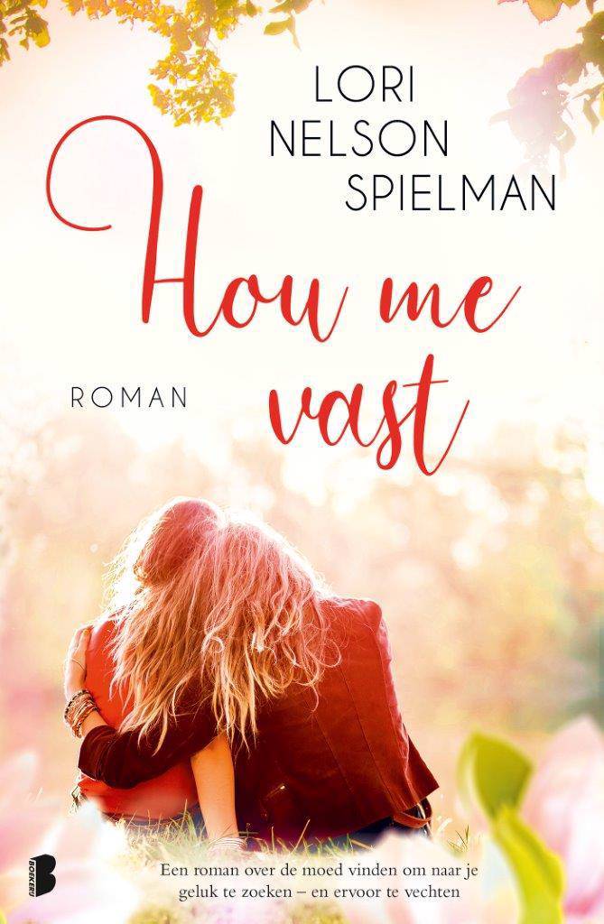 Hou me vast: Een roman over de moed vinden om naar je geluk te zoeken – en ervoor te vechten