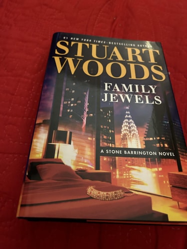 Family Jewels (A Stone Barrington Novel)