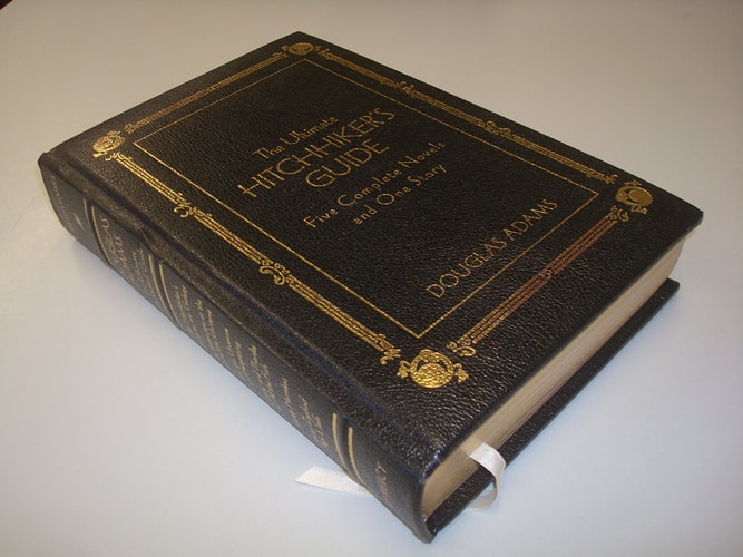 The Ultimate Hitchhiker's Guide - Deluxe Edition (Proprietary Leatherbound)