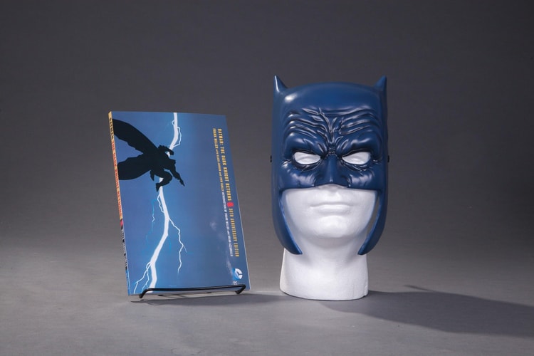 Batman the Dark Knight Returns: Book & Mask Set