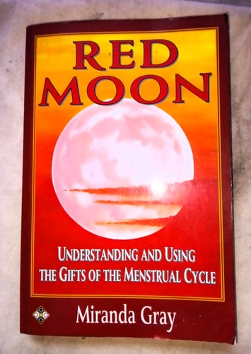 Red Moon: Understanding and Using the Gifts of the Menstrual Cycle