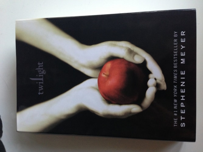 Twilight (The Twilight Saga, Book 1)
