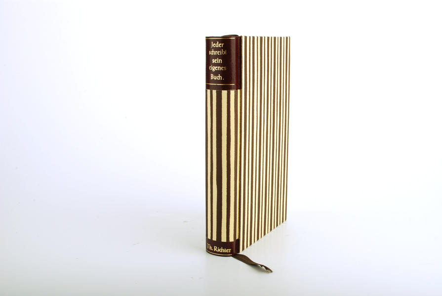 Jeder schreibt sein eigenes Buch.