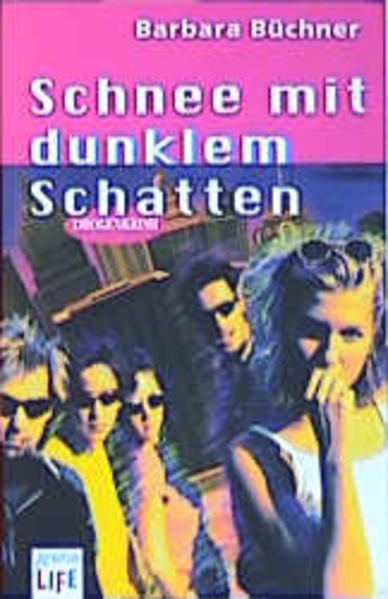 Schnee mit dunklem Schatten