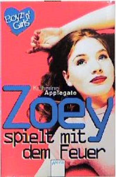 Zoey spielt mit dem Feuer