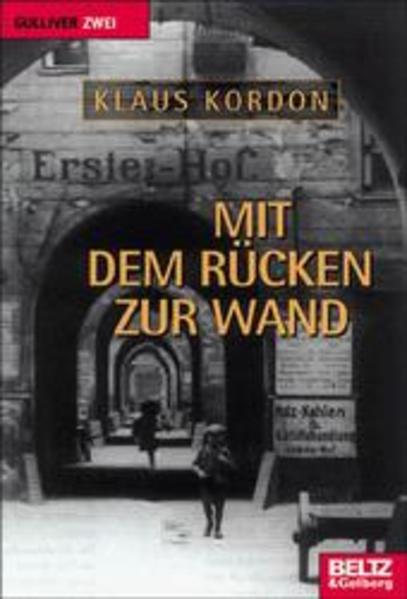 Mit dem Rücken zur Wand. Roman