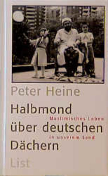 Halbmond über deutsche Dächern