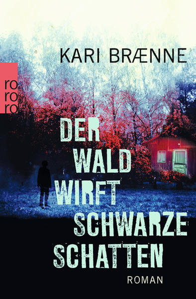 Der Wald wirft schwarze Schatten