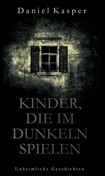 Kinder, die im Dunkeln spielen