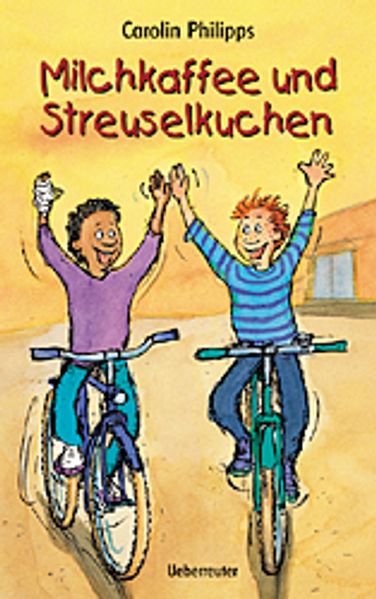 Milchkaffee und Streuselkuchen