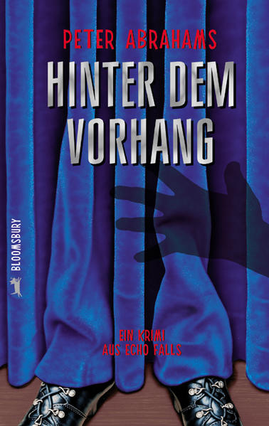 Hinter dem Vorhang