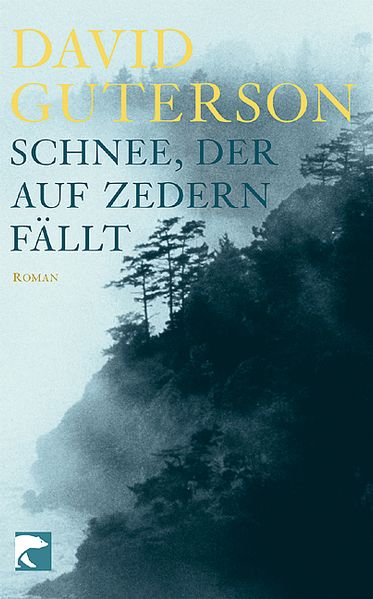 Schnee, der auf Zedern fällt