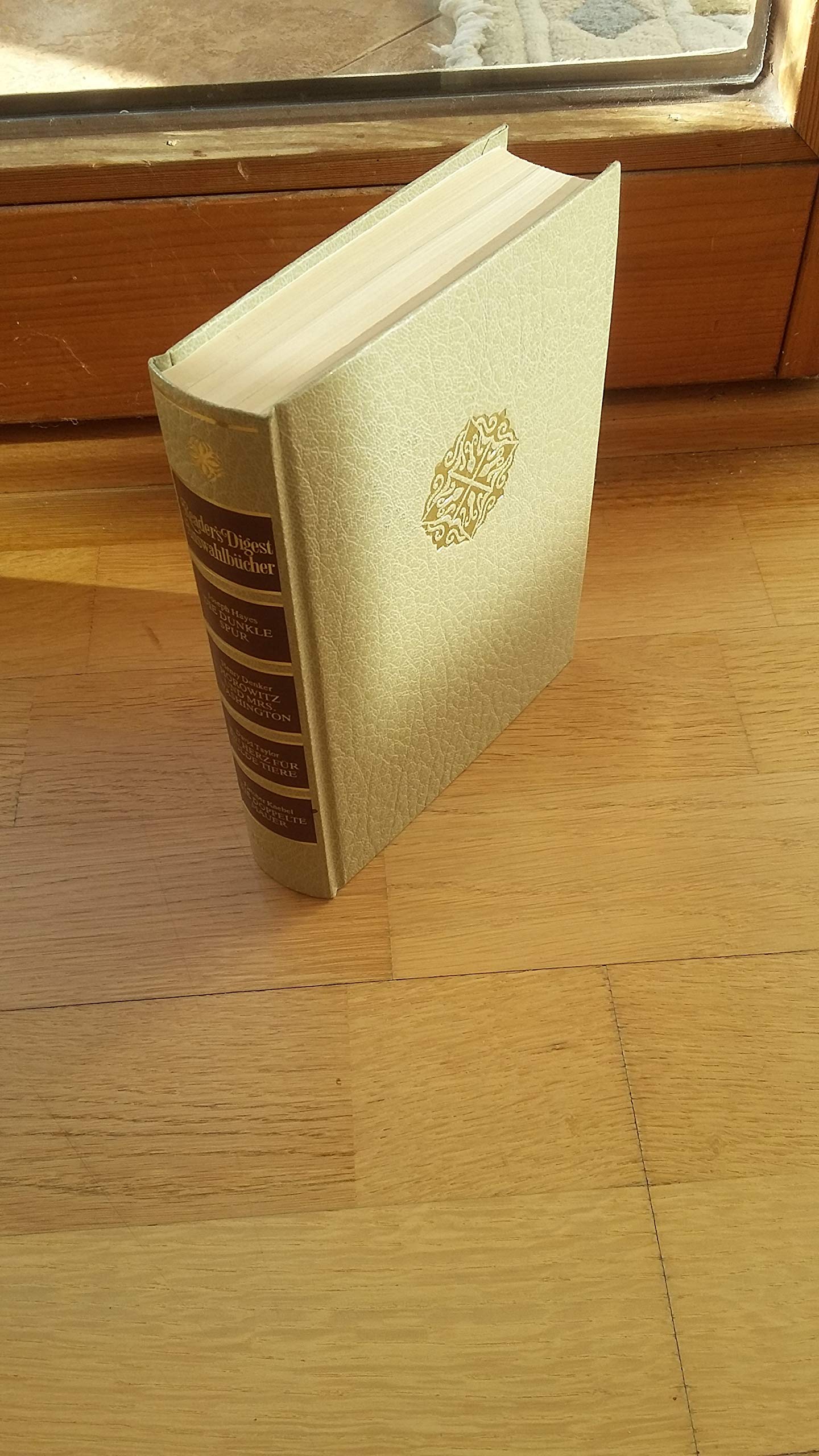 Die dunkle Spur. - Denker, Henry: Horowitz und Mrs. Washington. - Taylor, David: Ein Herz für wilde Tiere. - Knebel, Fletcher: Die doppelte Mauer