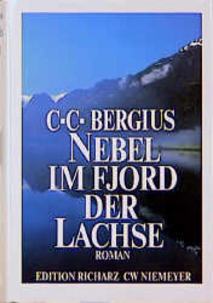 Nebel im Fjord der Lachse