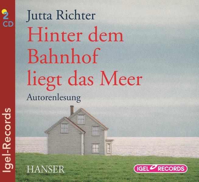 Hinter dem Bahnhof liegt das Meer