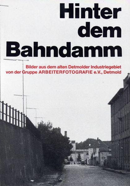 Hinter dem Bahndamm
