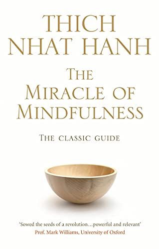 The Miracle Of Mindfulness: The Classic Guide to Meditation by the World's Most Revered Master(English Edition)