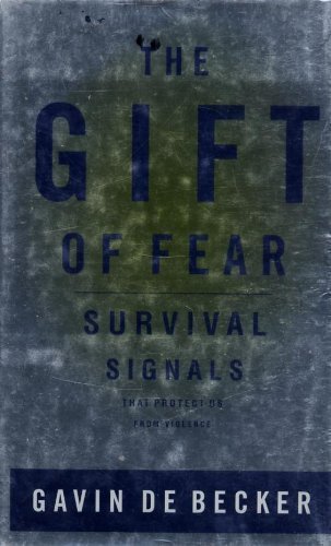 The Gift of Fear: Survival Signals That Protect Us from Violence by Gavin de Becker (1999-05-11)