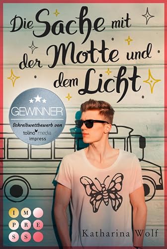 Die Sache mit der Motte und dem Licht: Gay Romance mit einem Geek, der sich in den neuen Fußballstar der Schule verliebt
