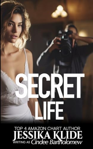 Secret Life: A Flirty Fun Fabulous Love Story (Worth The Risk, Band 1)